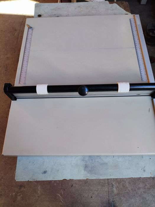 Продаётся гильотина Ideal 3905.