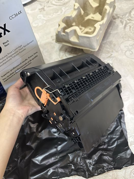 Картридж HP CC364A Black
