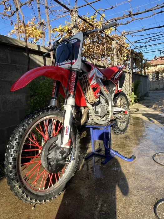 Продавам Honda cr125