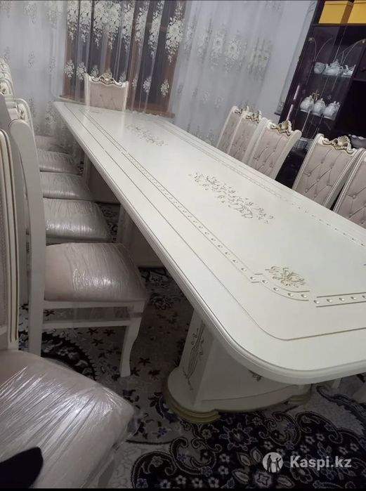 Стол со стульями