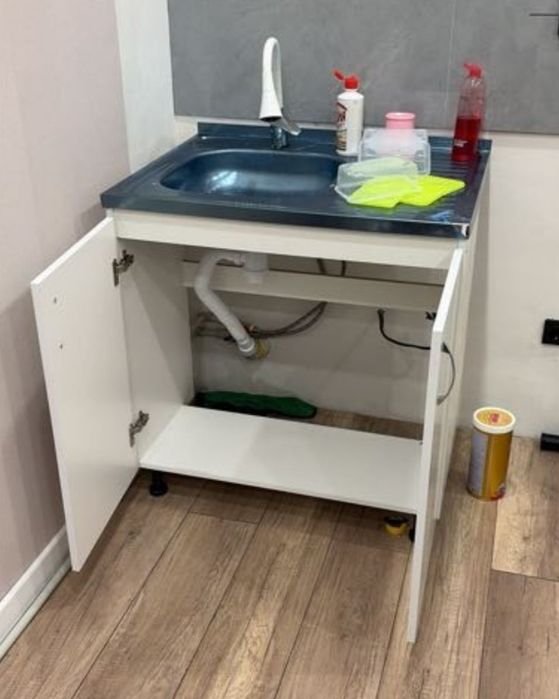 Кухонный шкаф с раковиной