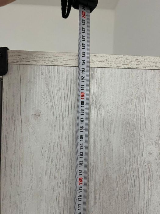 Шкаф өте жақсы жағдайда