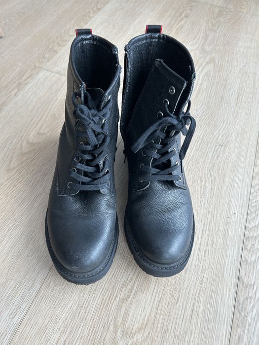 Ghete damă din piele, mărimea 37 – impecabile, ideale pentru sezonul rece