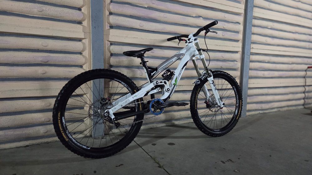 Bicicleta downhill yt tues