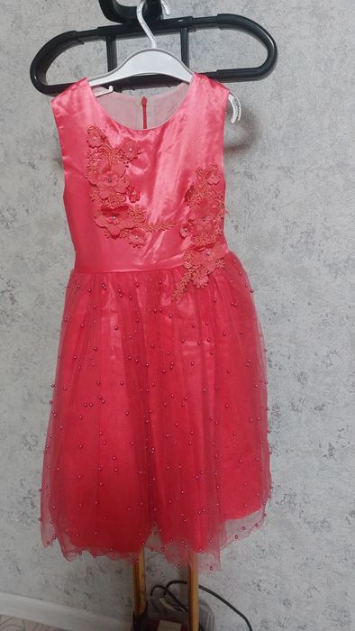 Продам нарядные платьица