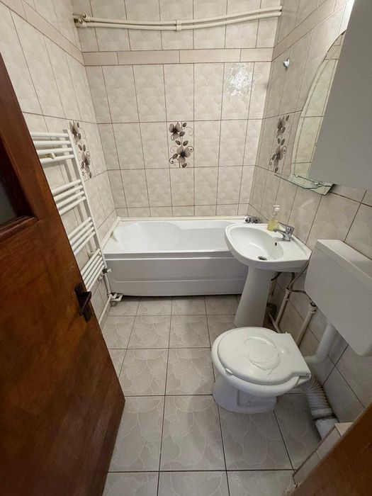 apartament 3 camere de inchiriat