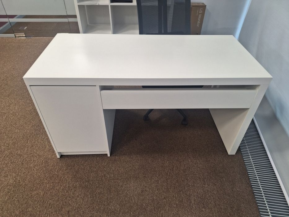 Продам офисные столы стулья бу