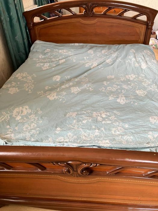 Продам кровать гарнитур