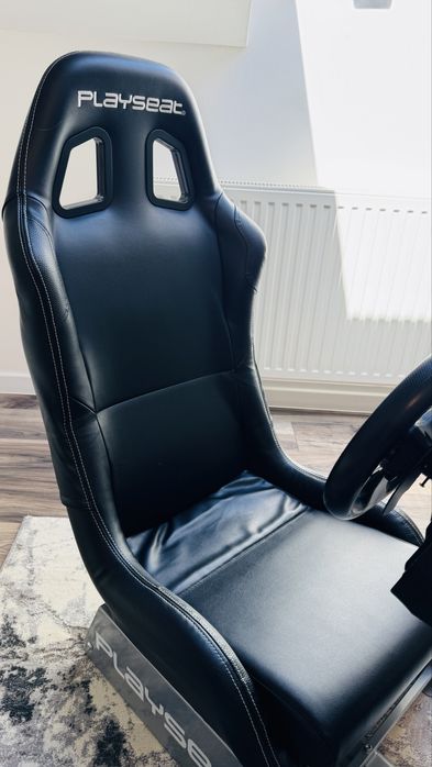 Scaun Playseat Evolution cu volan+pedale Thrustmaster T300RS