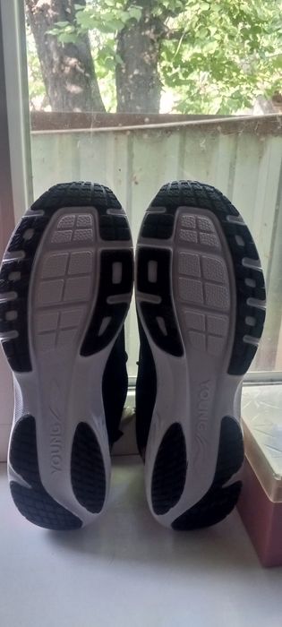 Продам кроссовки