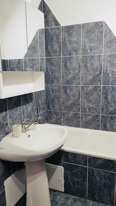 Proprietar inchiriez garsoniera zona Mall/Aprodu Purice