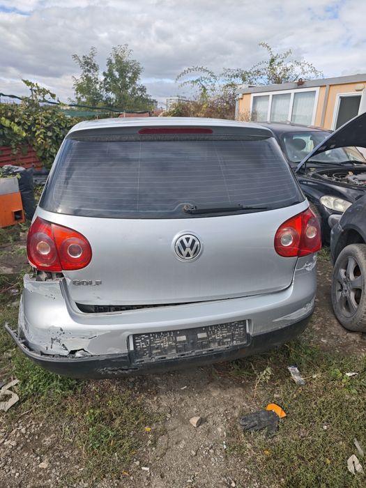 **VW Golf 5 се продава на части!**