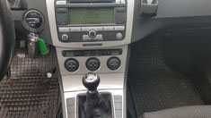 Convenabil de vânzare Volkswagen Passat 2,0 TDI, Euro 4, 140 CP, super dotat, Typ 3C, consum 6  (l/100km)