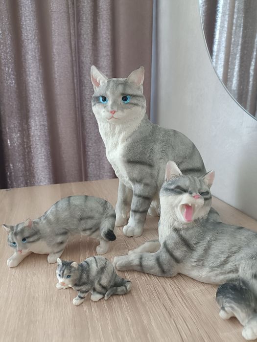 Статуэтки семейка кошек