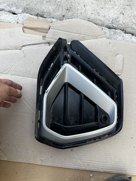 Grilă stânga bară față audi Q3.(83A).S linne.cod:83A807681.D.