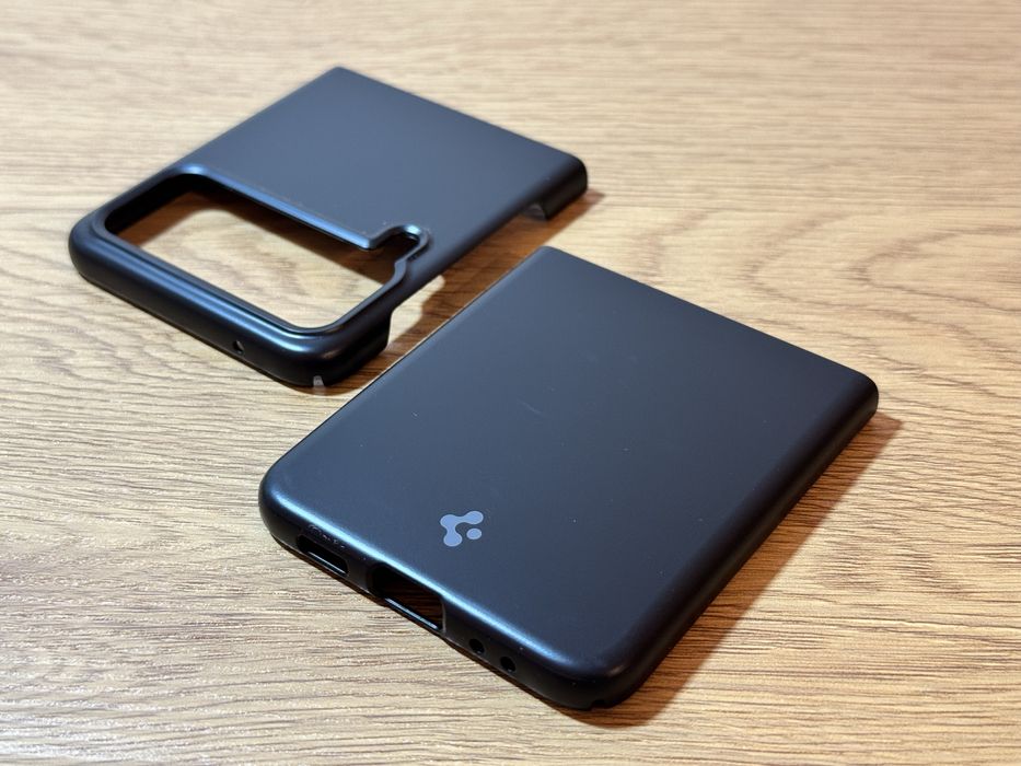 Husa Spigen pentru Samsung Galaxy Z Flip3