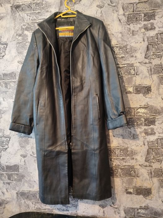 Черная женская кожинка в хорошем состоянии чисто кожа