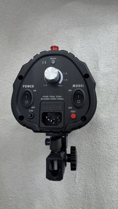 Вспышка Godox Mini Pioneer 200
