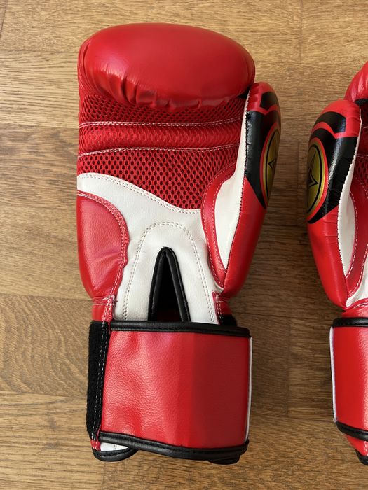 Боксови ръкавици