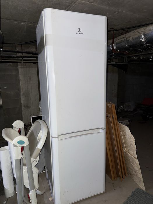 Холодильник Indesit