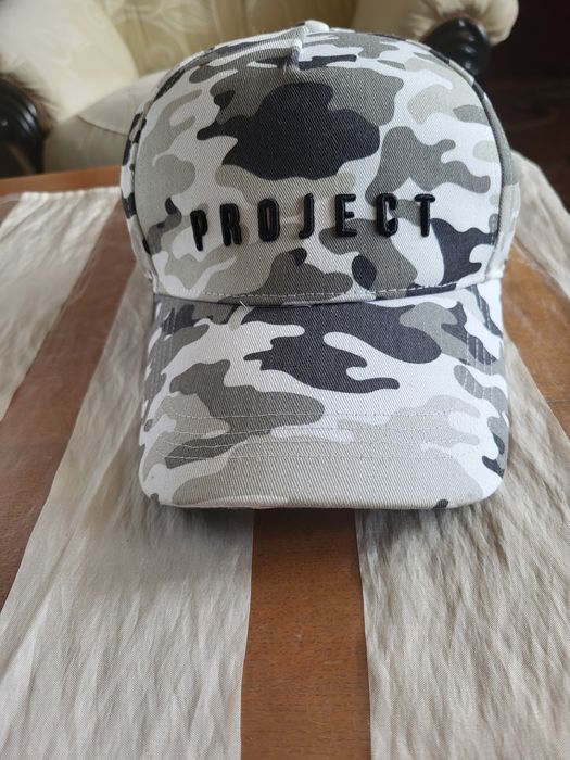 Оригинални спортни шапки Born и Project