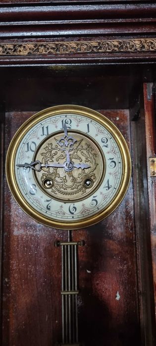 Vând ceas de perete foarte vechi