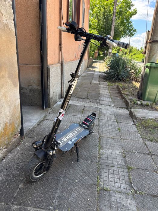 Електрическа тротинетка E-WHEELS E7 до 85 км почти нова