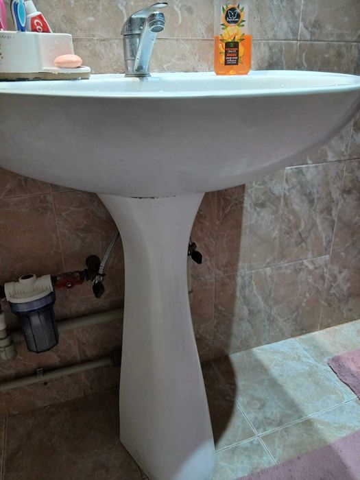 Vand chiuveta cu picior