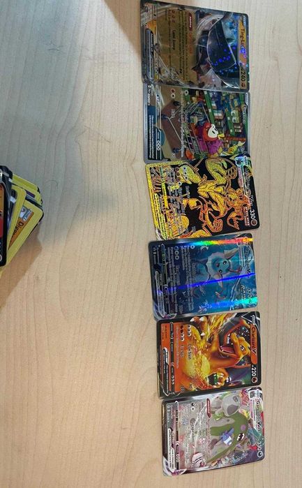 colectie de cartonase  pokemon  (app 150 de cartonase)