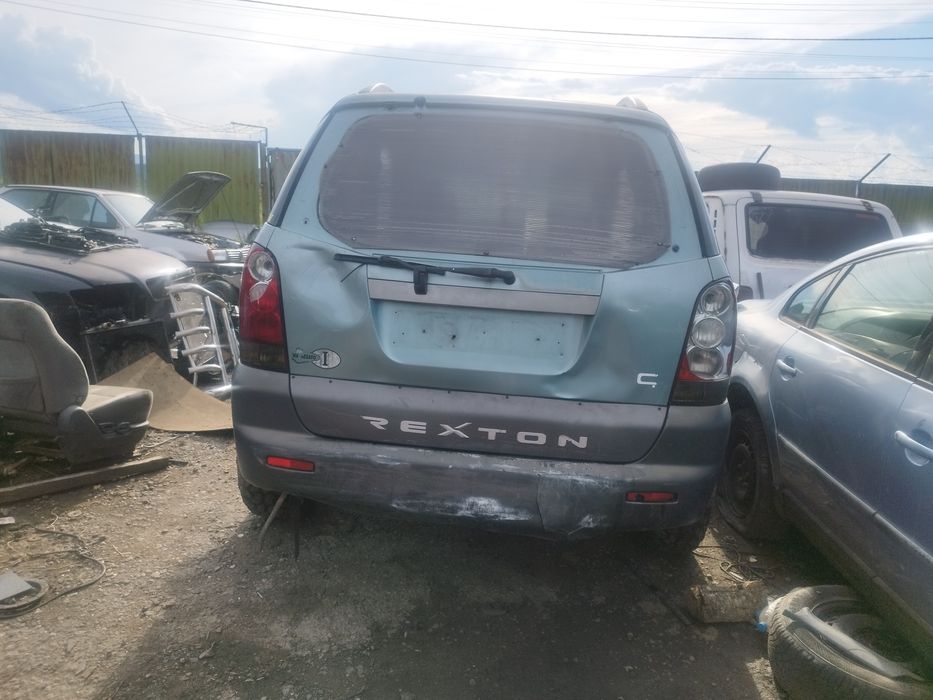 Ssang Yong Rekston на части