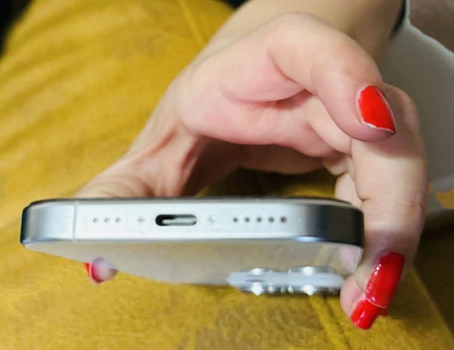 Телефон Iphone 16 pro