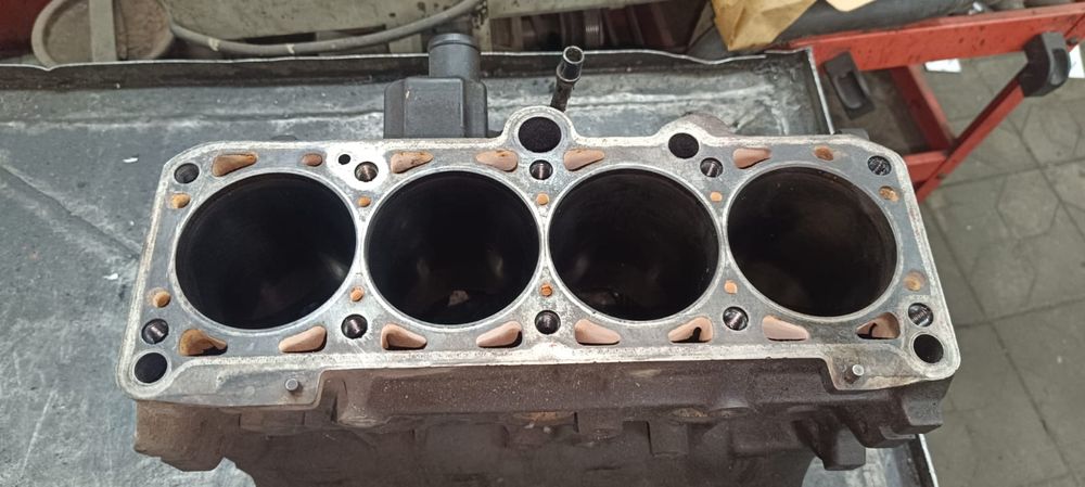 Продом блок и шатуны Ауди 100