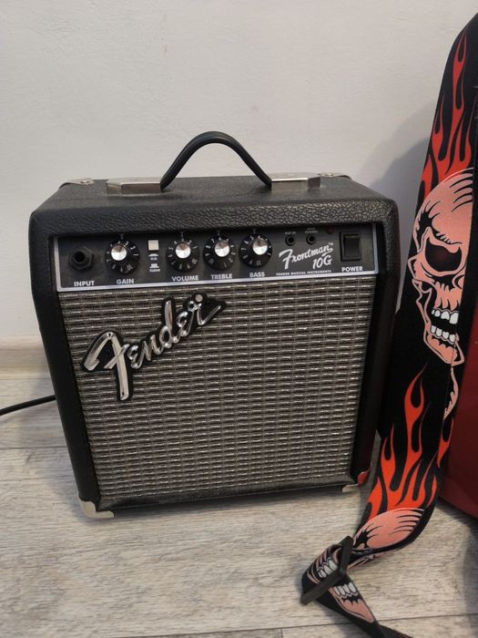 Продаю комбик Fender Frontman 10G