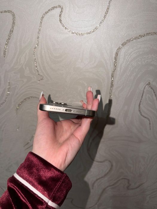 Продам iPhone 15 Pro Max на 256 ГБ.