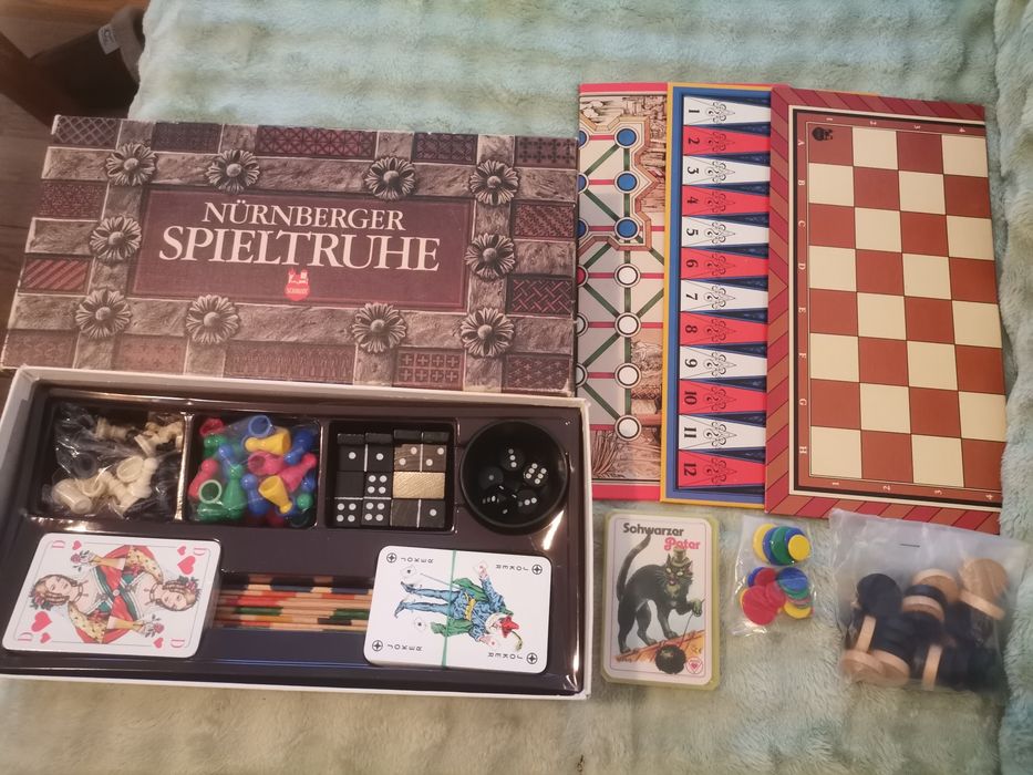 Кутия с настолни игри