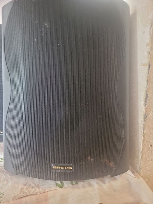 Vând 2 bocxe trebuie stație la ele