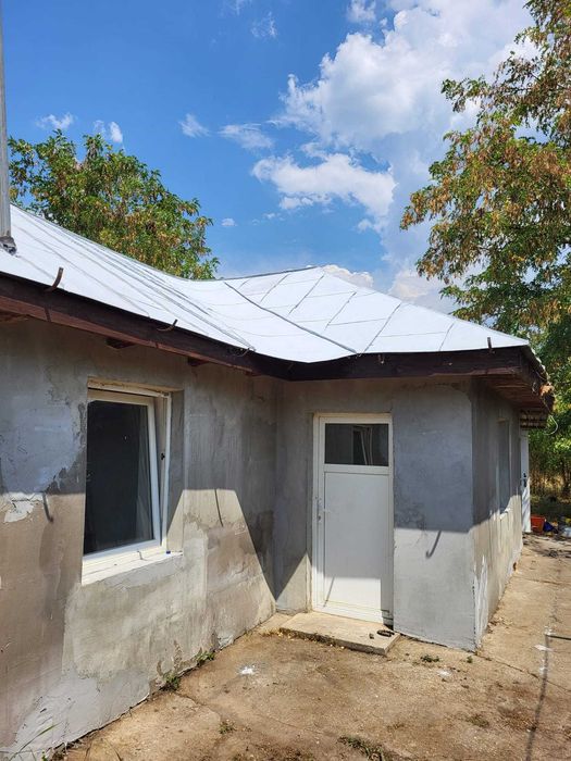 Casa si teren de vanzare