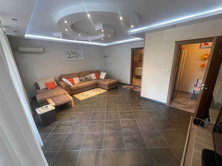 Продава се Тристаен апартамент в Бургас, Сарафово - 110 кв.м за 2273 €/кв.м - Снимка #2