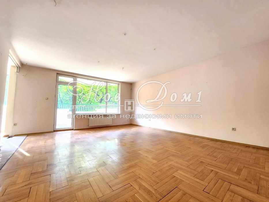 Продава се Тристаен апартамент в София, Хладилника - 115 кв.м за 3783 €/кв.м - Снимка #1