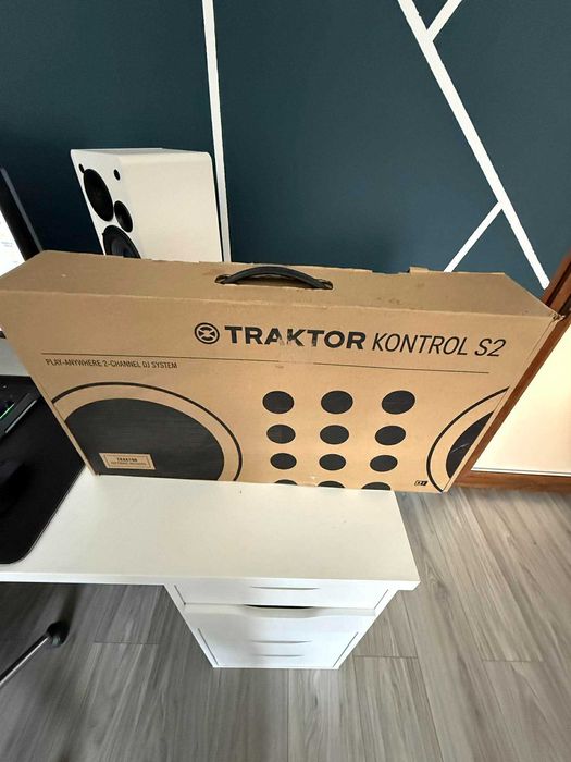 Consola DJ Traktor s2 mk3 cu alimentator