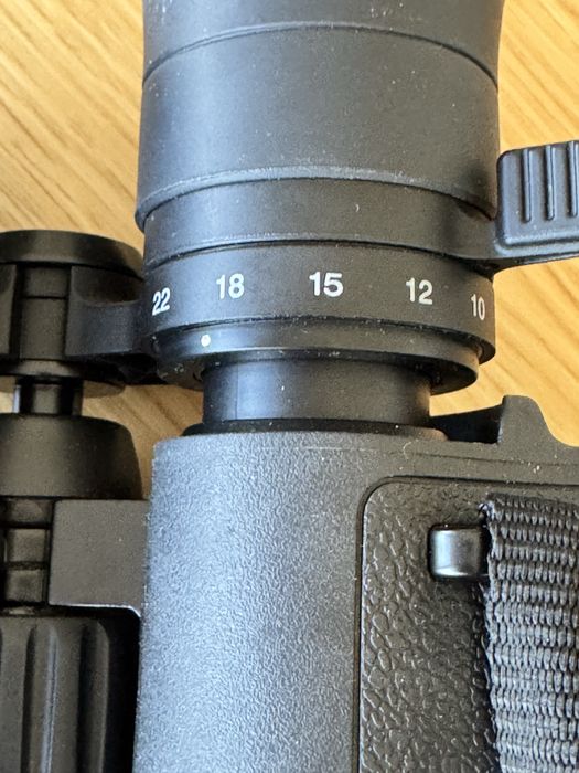 Binoclu Zoom Nikon Aculon A211 10-22x50