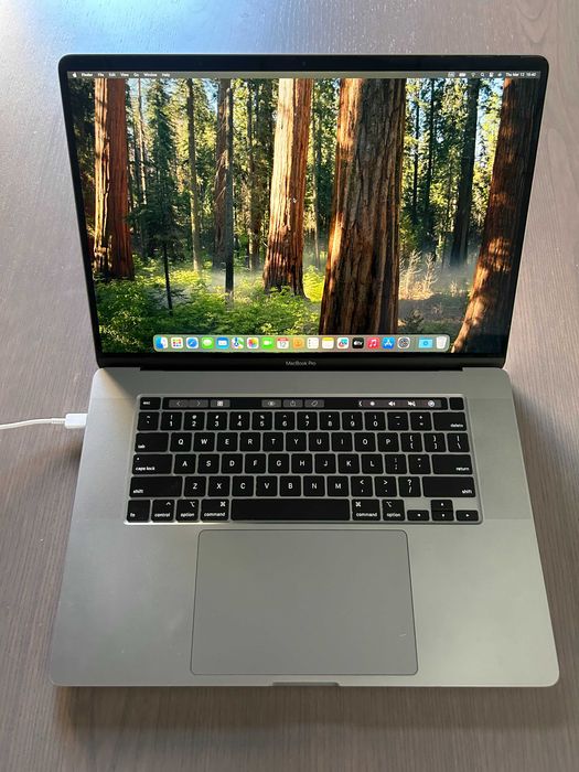 MacBook Pro 16 Touch Bar, Intel i9 2.3 GHz, 16GB, 1TB