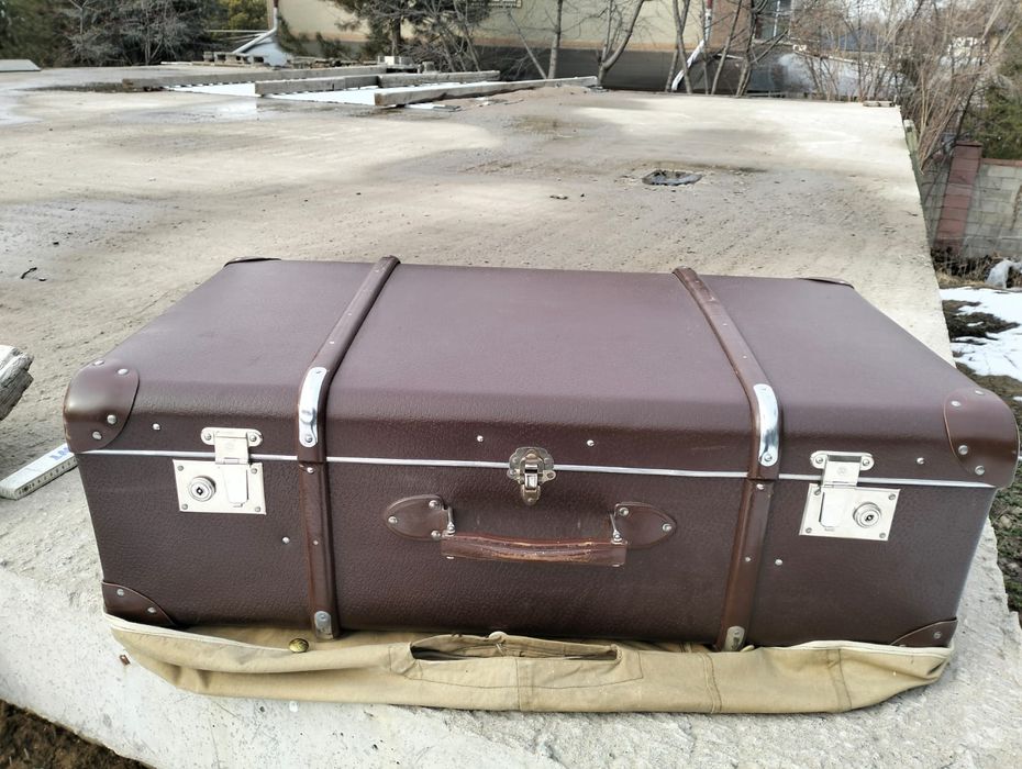 Чемодан старинный.