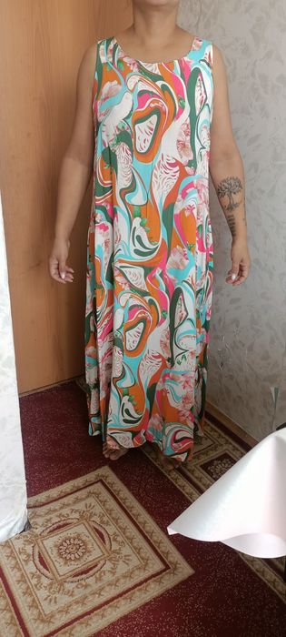 Платье женское в отличном состоянии