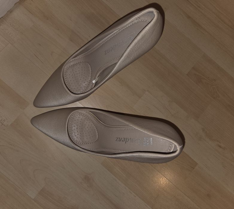 Красиви Дамски Бежови Токчета