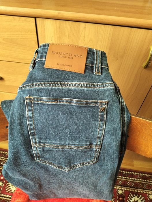 Продам джинсы мужские