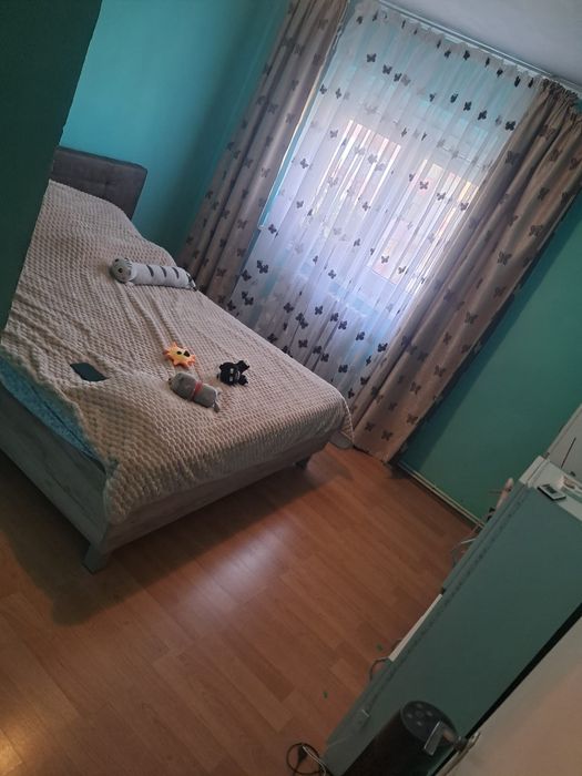 Vand apartament zona cetate