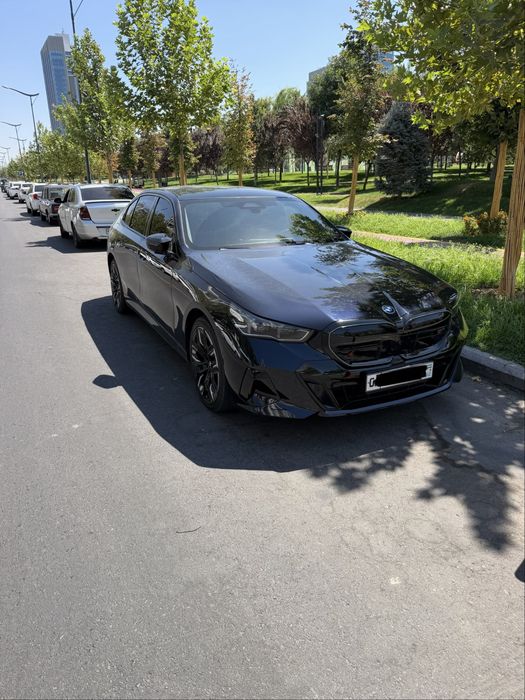 BMW i5   35l   2024 toza