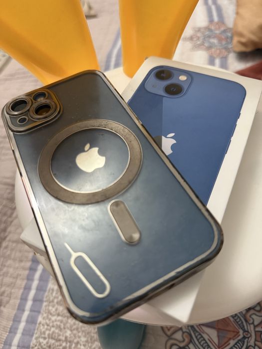 iPhone 13  почти новый