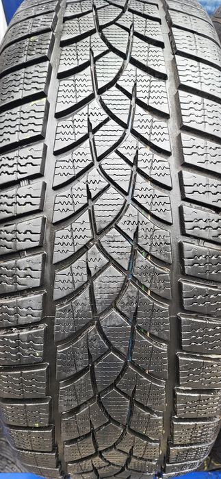 4 anvelope 235 55 18 goodyear  de iarna